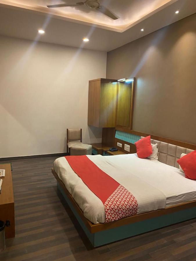 Hotel Raghupati Ayodhya Buitenkant foto
