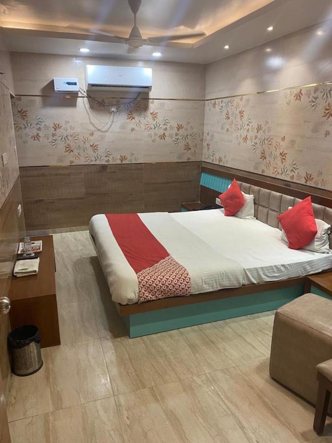 Hotel Raghupati Ayodhya Buitenkant foto