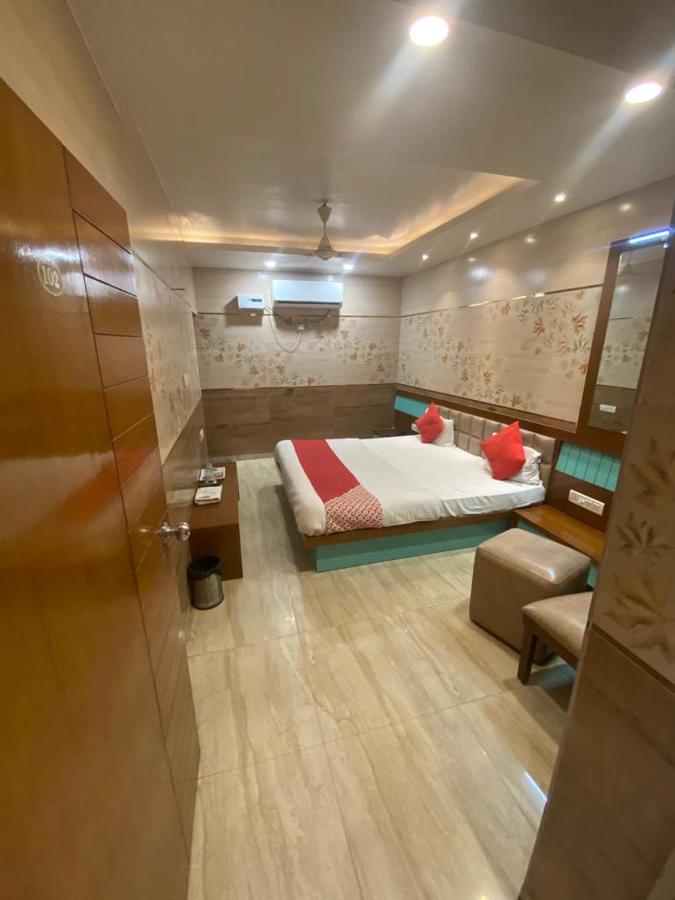 Hotel Raghupati Ayodhya Buitenkant foto